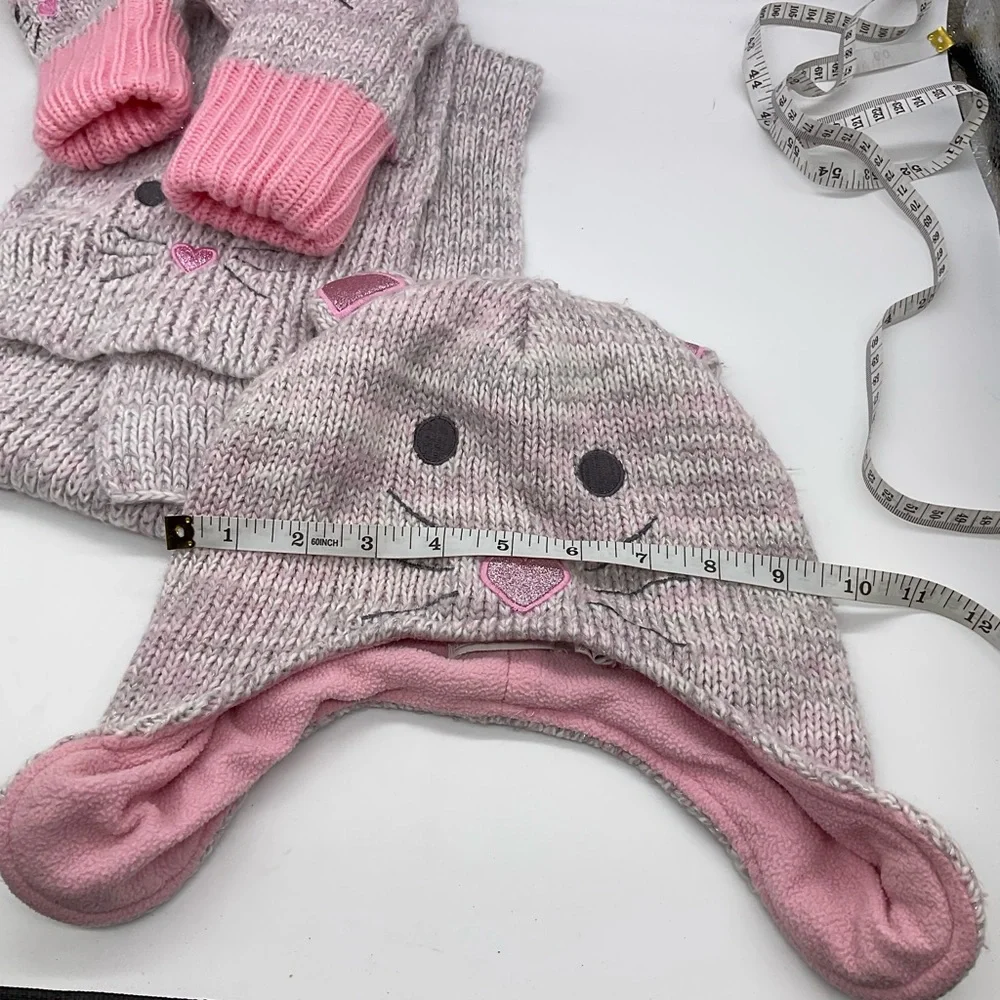 A CHILDRENS PLACE GIRLS KITTY BEANIE WITH MATCHING SCARF AND GLOVES‎
